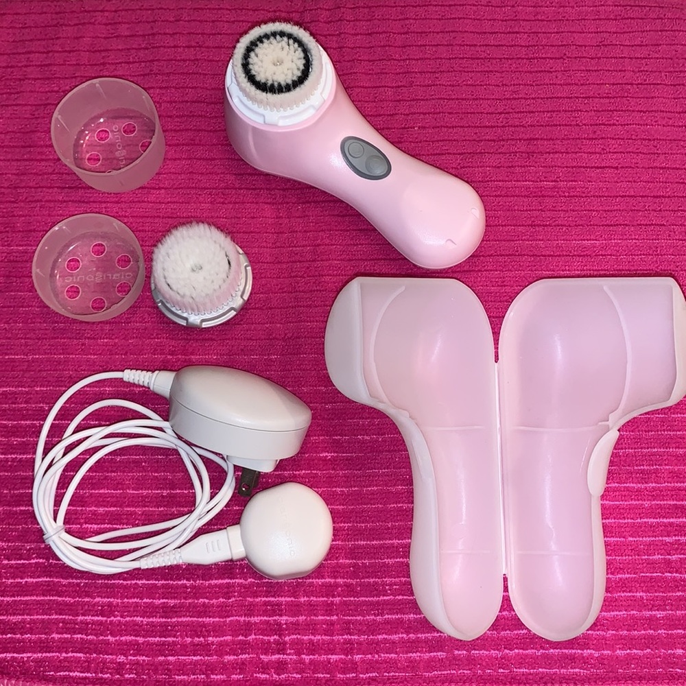 Clarisonic Mia 2 Facial Cleansing System with 2 Brush Heads, Charge Cord & Case